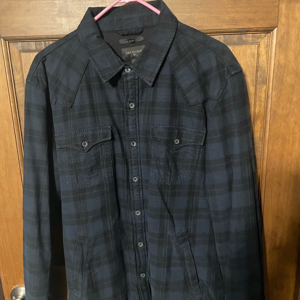 Never worn, lined flannel very dark blue and black pattern. Size is large slim